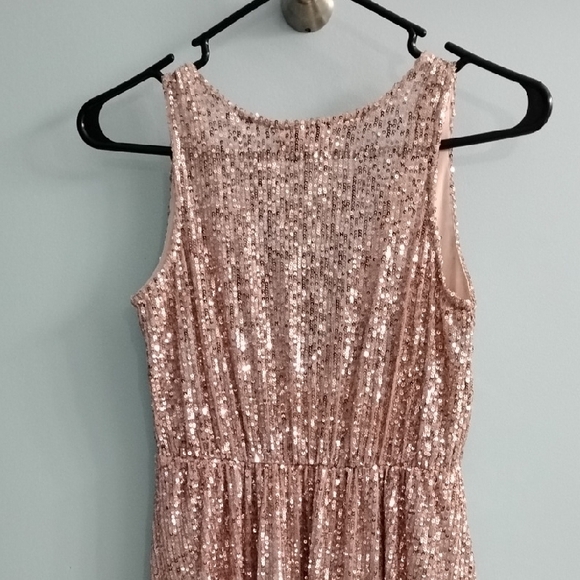 🌹Honey and Rosie Sparkling Blush Sequin Midi Dress With Deep V Neck Size XS - Picture 4 of 5